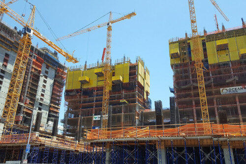 EOCT cranes on site